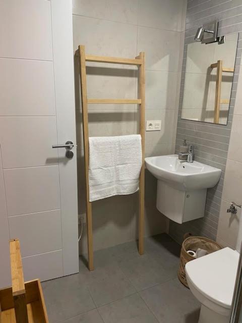 Apartamento A Un Paso De La Playa En Ares Con Piscina Y Parking Eksteriør billede